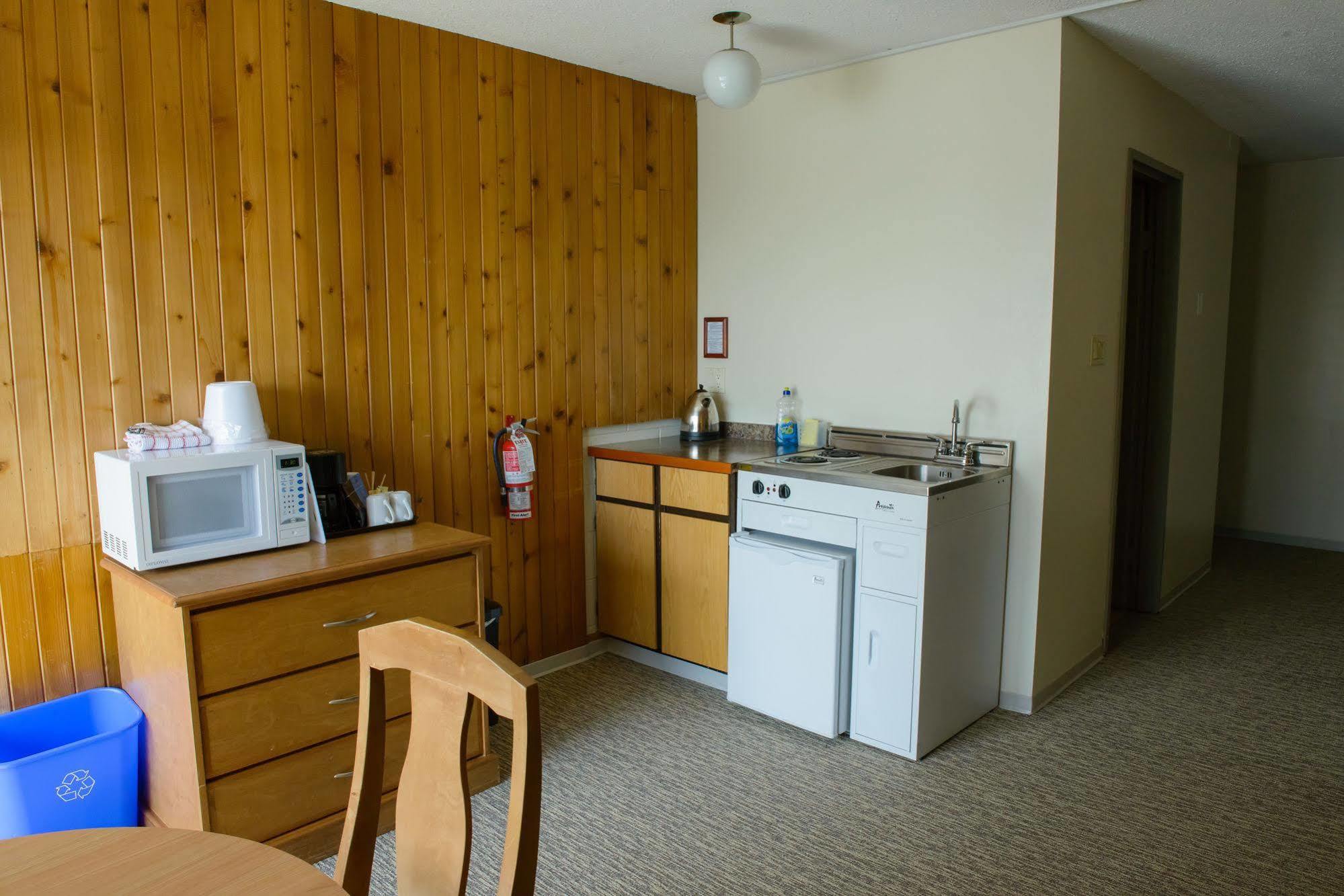 Driftwood Inn Sechelt Esterno foto