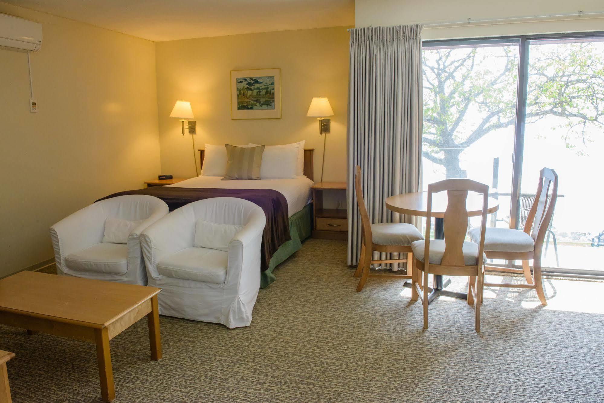 Driftwood Inn Sechelt Esterno foto