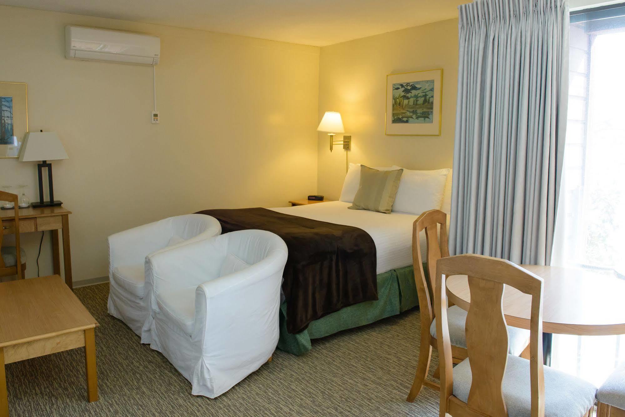 Driftwood Inn Sechelt Esterno foto