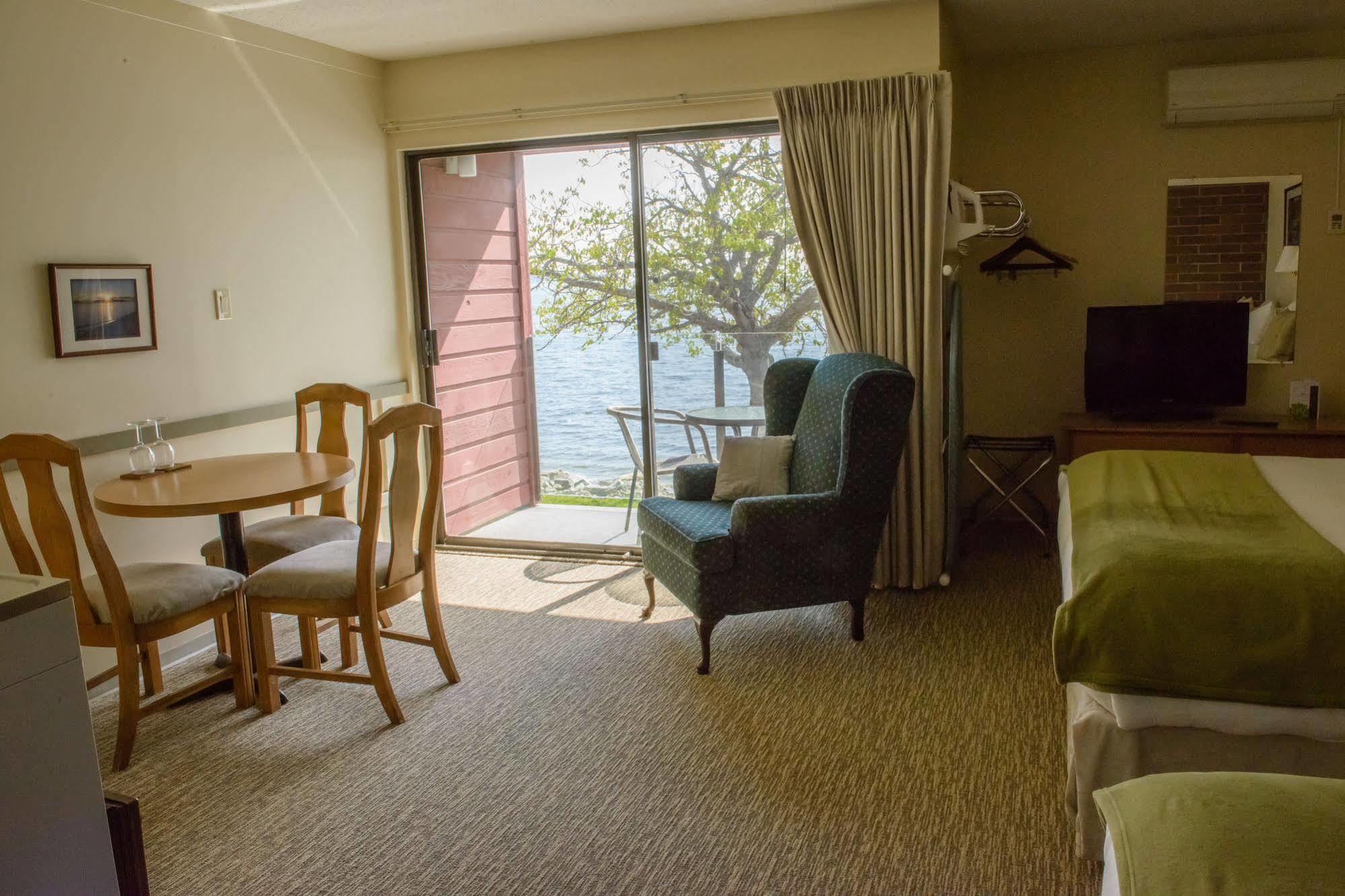 Driftwood Inn Sechelt Esterno foto